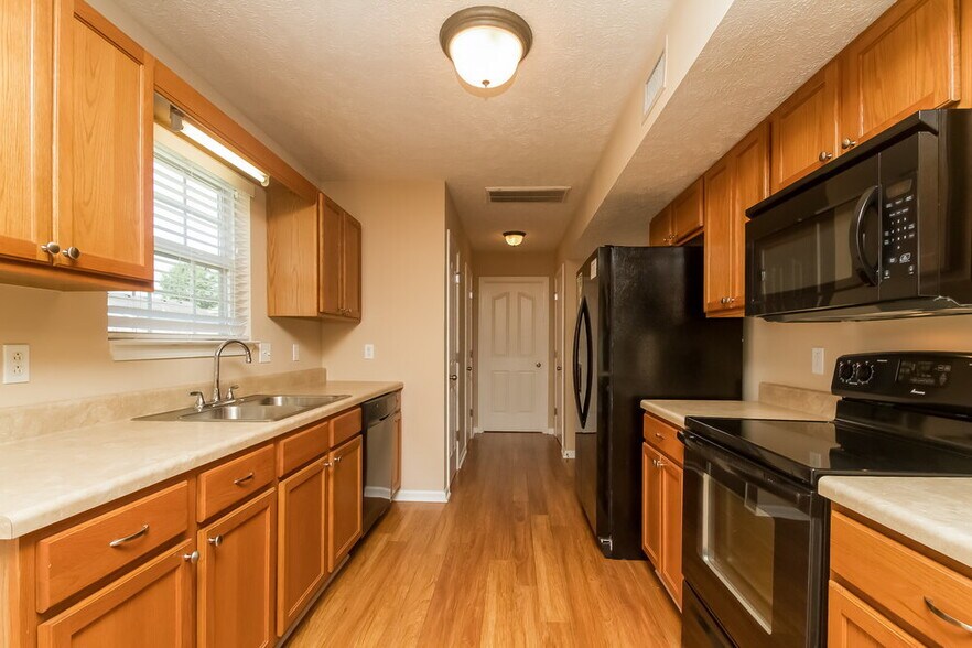 Building Photo - 1611 St Andrews Dr