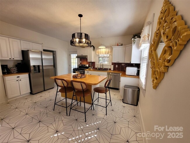 Building Photo - 718 Wood St