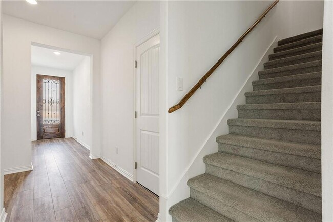 Building Photo - 613 Silent Crk Cv