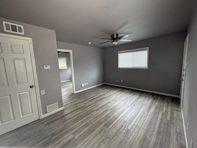 Building Photo - 2810 Cedar Cir