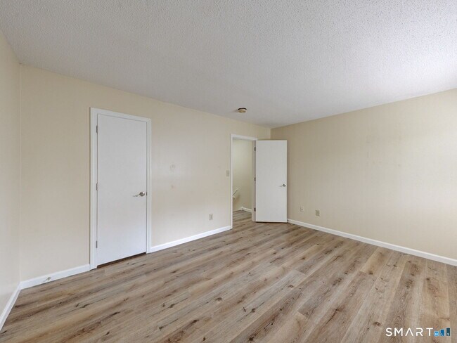 Building Photo - 155 Redstone Hl Rd