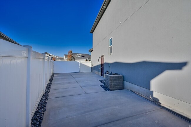 Building Photo - 4112 E Gazelle Run