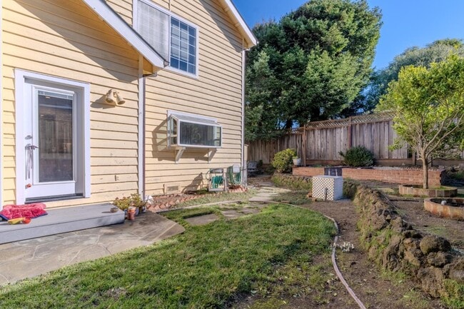 Building Photo - 350 6th St