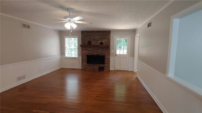 Building Photo - 316 Creekbend Dr