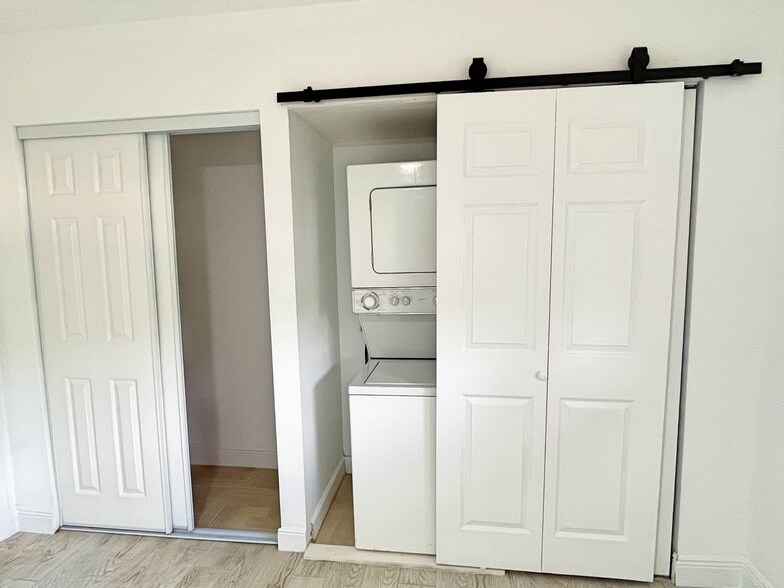 washer / dryer - 5700 NW 2nd Ave