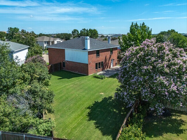 Building Photo - 5304 Los Altos Rd