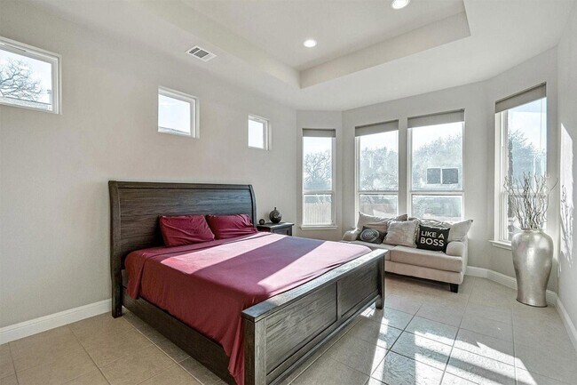 Building Photo - 14924 Iveans Way