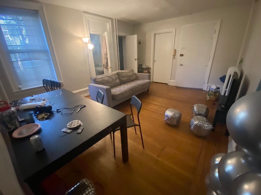 Living room - 414 S 41st Street