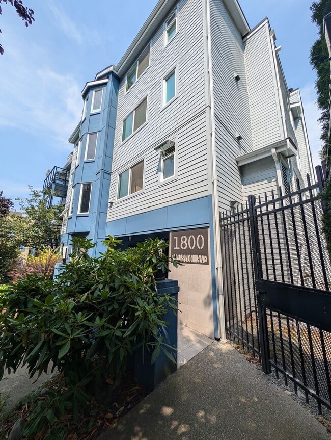 Building Photo - Capitol Hill Condo Available in June - Two Bedroom, High Floor Unit w/ A/C