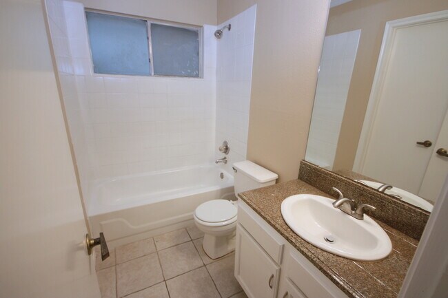 Building Photo - 15863 Meadow Village Dr