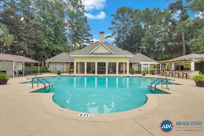 Building Photo - Luxurious Two-Bedroom Condo at Summer Hous...