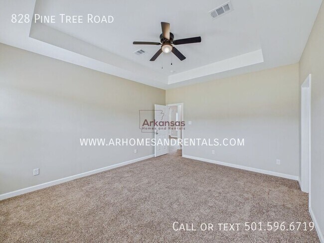 Building Photo - 828 Pine Tree Rd