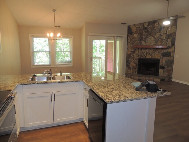 Building Photo - 1006 Wood Creek Dr