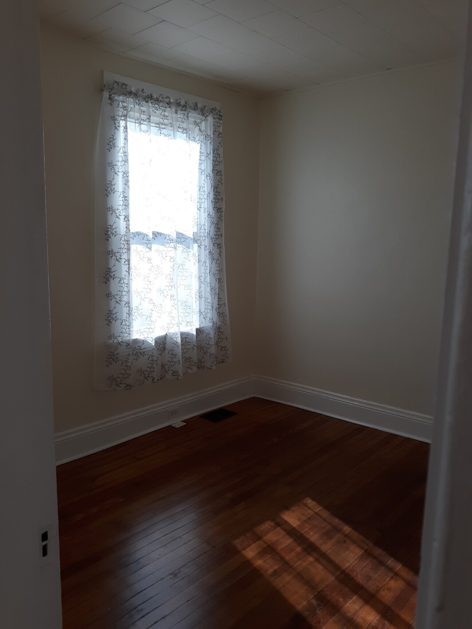 Bedroom off the dining room - 2311 Muriel Ct