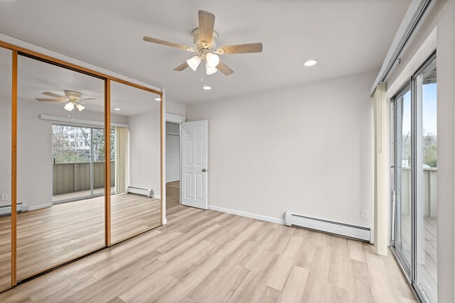 Building Photo - Newly Renovated Condo!