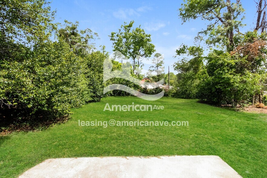 Building Photo - 2300 Oakcrest Rd