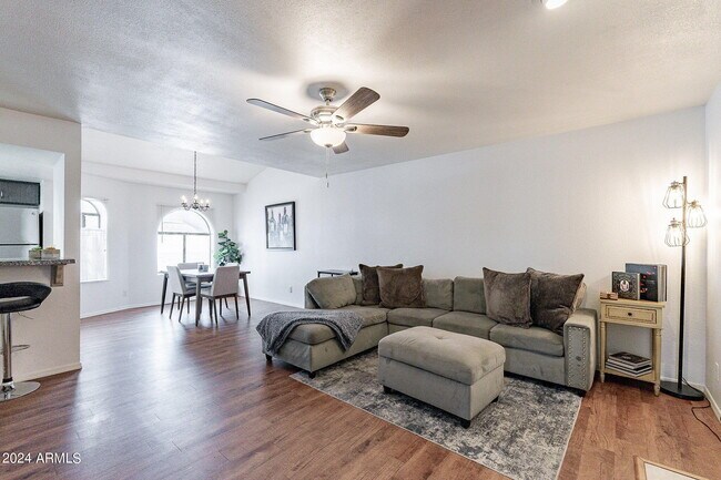Building Photo - 850 S River Dr