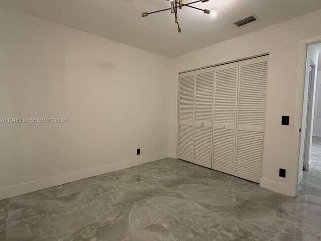 Building Photo - 189 Cameron Dr