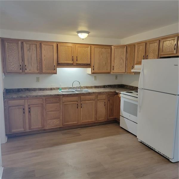 Building Photo - 890 Monaca Rd