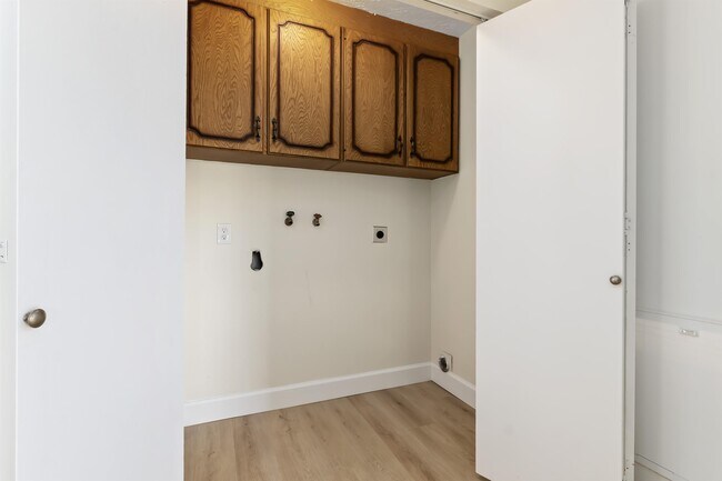 Building Photo - 3072 Danforth Dr