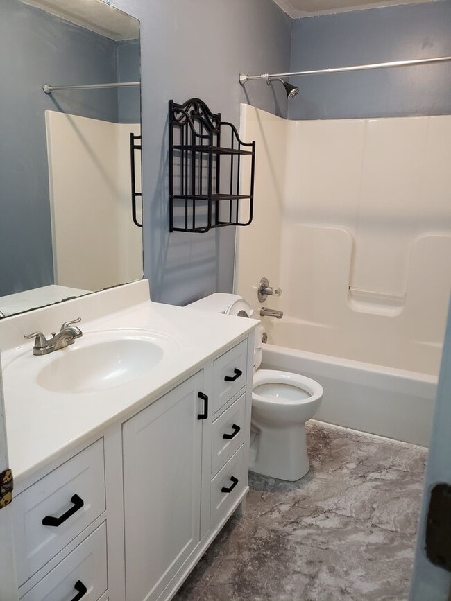 Building Photo - Close to Post! No Carpet! Lovely 3 Bed/2 Bath fenced in backyard!