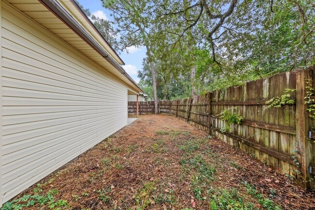 Building Photo - 236 Parkwood Cir