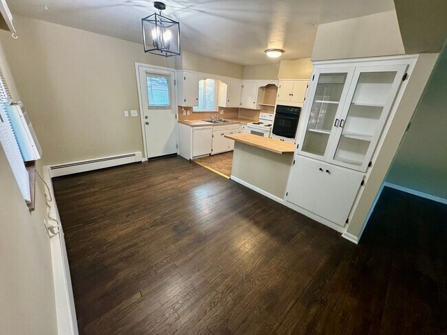 Building Photo - 3 Bedroom ~ Clintonville