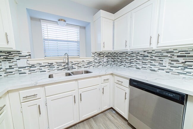 Building Photo - 8655 Northridge Loop