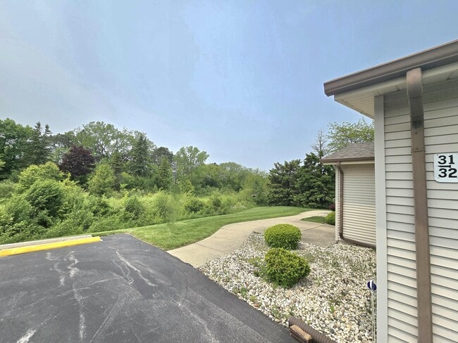 Building Photo - 940 Prairie Dr