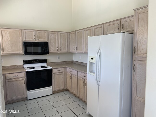 Building Photo - 9069 W Behrend Dr