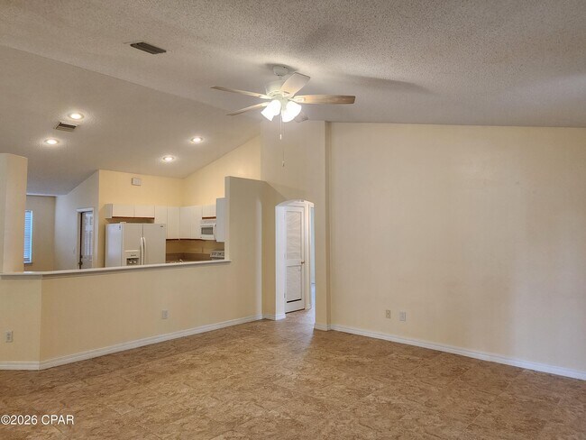 Building Photo - 226 Summerwood Dr