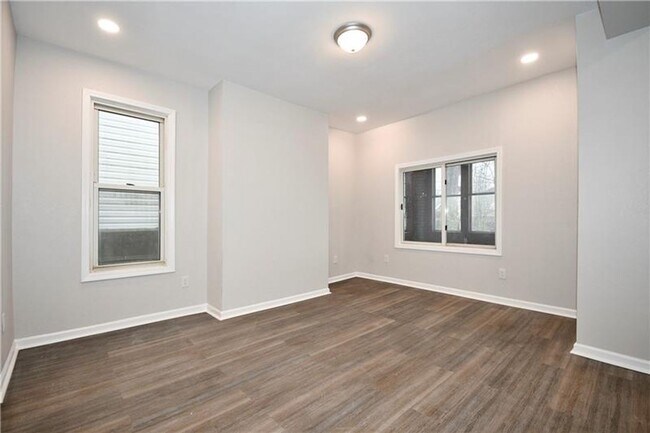 Building Photo - Beautifully Remodeled 3 Bedroom House in C...