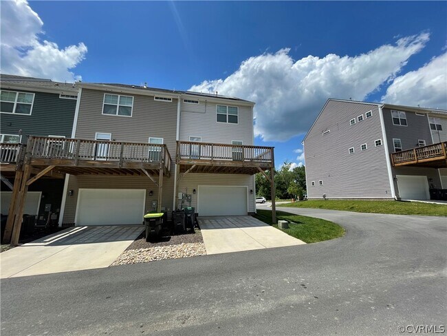 Building Photo - 17237 Gossamer Dr