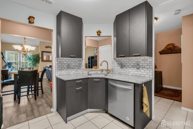 Building Photo - 492 Bayberry Ct