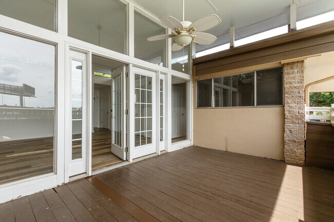 Building Photo - 346 Carpenter Dr NE
