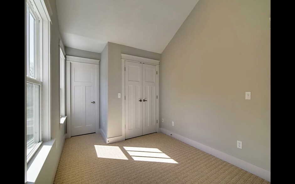 Building Photo - 710 Buchanan St