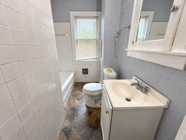 Building Photo - 4368 Buckingham