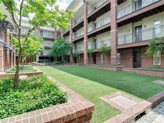 Building Photo - 1101 W 1st St