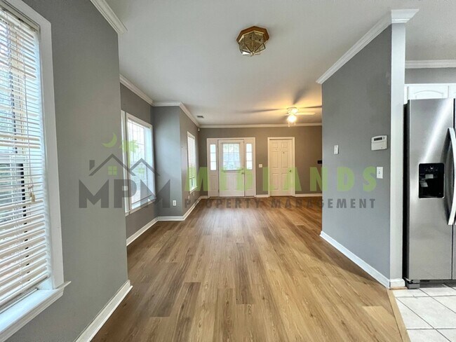 Building Photo - 3425 Manor Ave