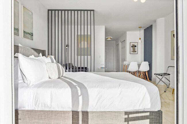 Building Photo - 212 West Dr