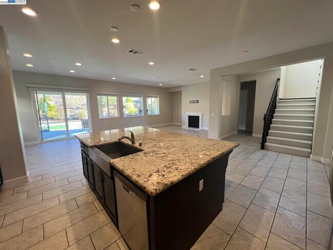 Building Photo - 1695 N Terracina Dr