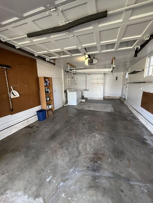 Building Photo - 2 Bed 1.5 Bath 1 Car Garage in the GRADY MUSGRAVE LAKESIDE Addition