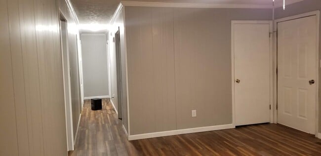 Building Photo - 60 Lorraine St