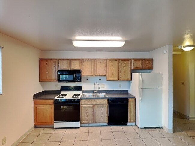 Building Photo - 107 E 16th Ave