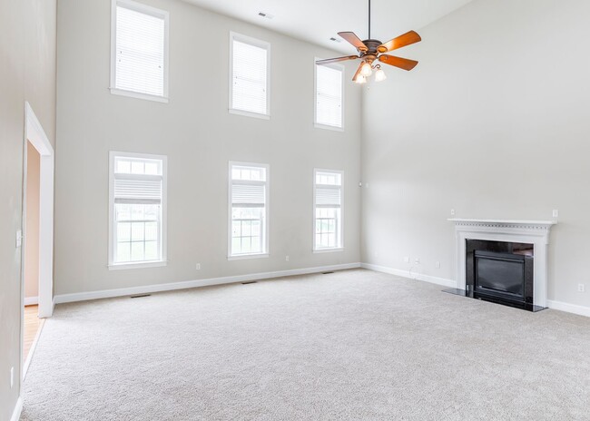 Building Photo - Huge house with vaulted ceilings and fence...