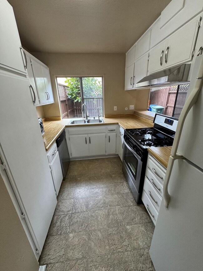 Building Photo - 7313 Unicorn Cir