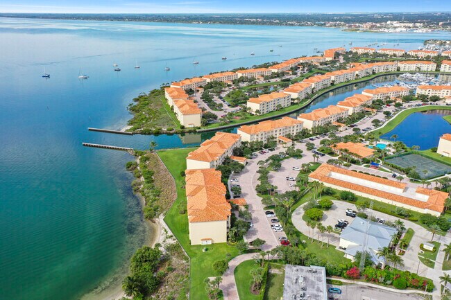 Building Photo - 3 Harbour Isle Dr E