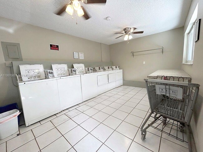 Building Photo - 1400 NE 54th St