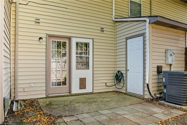 Building Photo - 2421 Julie Ct