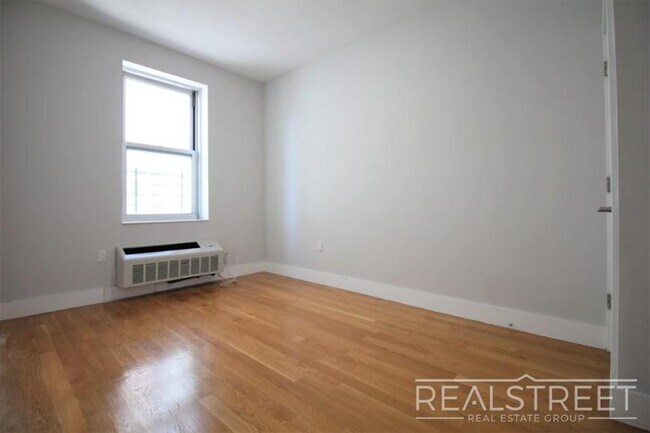 Building Photo - 2 bedroom in ELMHURST NY 11373